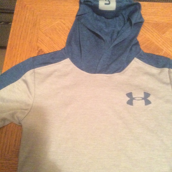 Under Armour Shirts & Tops Youth Xsmall Under Armour Hooded Shirt